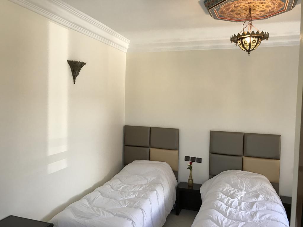 Royal Hotel *